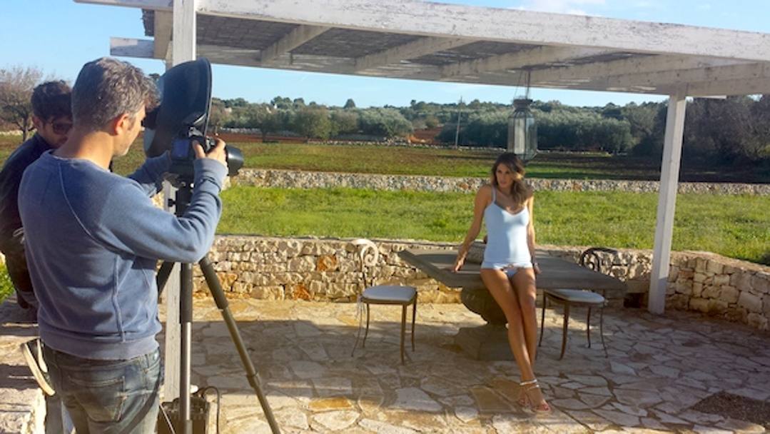 Il backstage della nuova campagna realizzata da Melissa Satta, con Rossoporpora, per la collezione SS 2015: il set  quello dei celebri trulli di Alberobello, in provincia di Bari. Le foto sono tratte dal sito della showgirl.